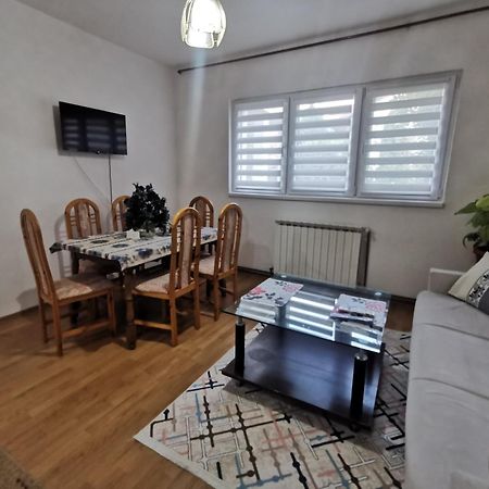 Rest & Recharge 4Bdr Apt- Free Parking, Ac & Garden SJJ Extérieur photo